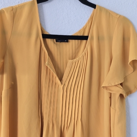 Torrid Blouse Women's 12 Mustard Georgette Pintuck Vneck Work Exellent - Picture 3 of 9